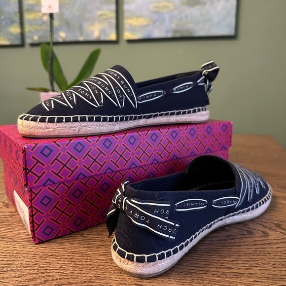 NWT! NEW! Tory Burch Ribbon Canvas Espadrilles -Perfect Navy limited size - Picture 4 of 10
